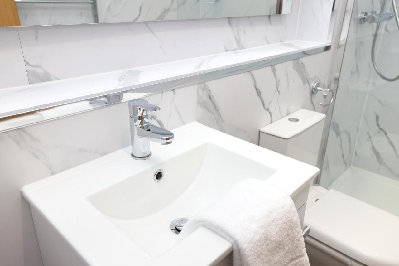 Stunning 2 Bed Apt Nr The Royal Mile & The Castle เอดินบะระ ภายนอก รูปภาพ