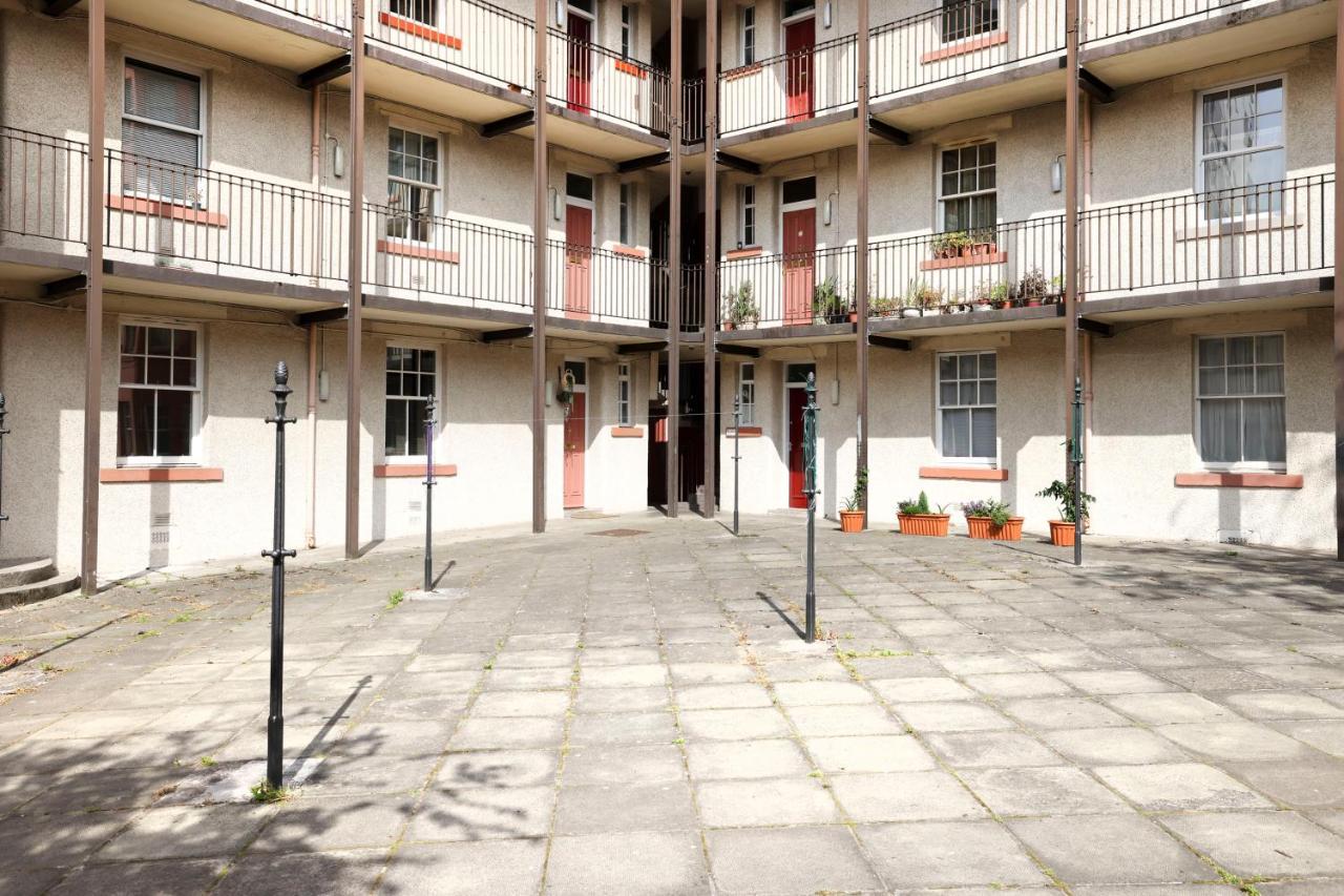 Stunning 2 Bed Apt Nr The Royal Mile & The Castle เอดินบะระ ภายนอก รูปภาพ