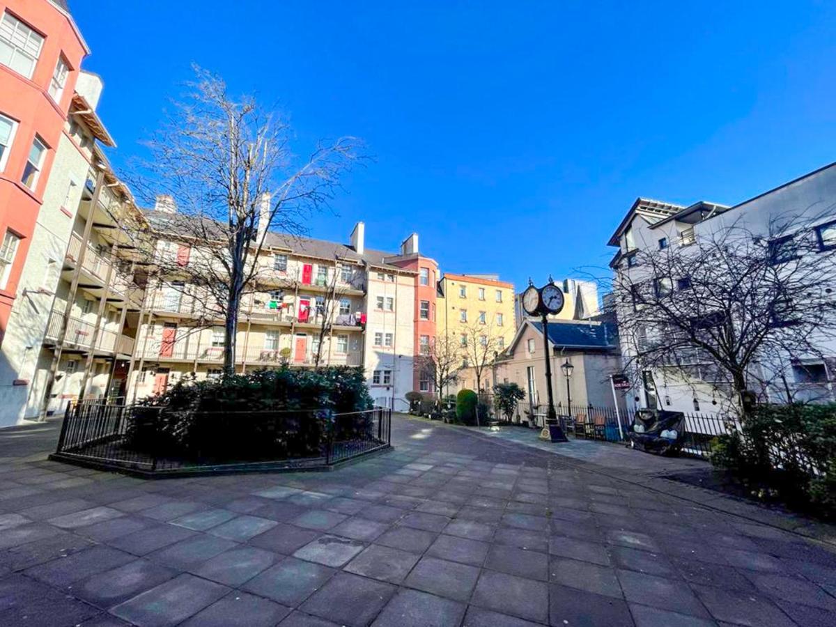 Stunning 2 Bed Apt Nr The Royal Mile & The Castle เอดินบะระ ภายนอก รูปภาพ